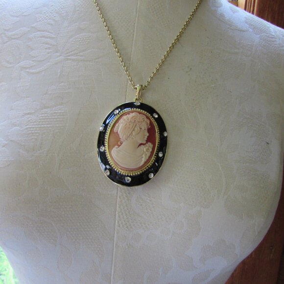 Dazzling Cameo Jewelry Set Amadeo NYC for HSN - Picture 4 of 16